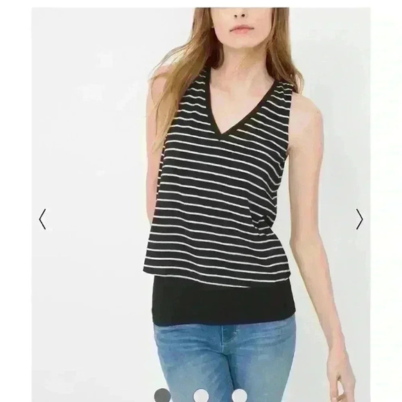 White House Black Market Tops - 🌻WHBM V NECK TOP​